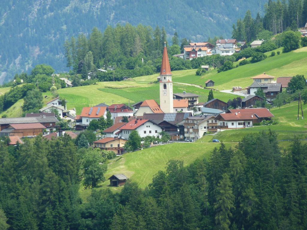 Kinderbauernhof Ierzerhof Arzl im Pitztal Zimmer foto